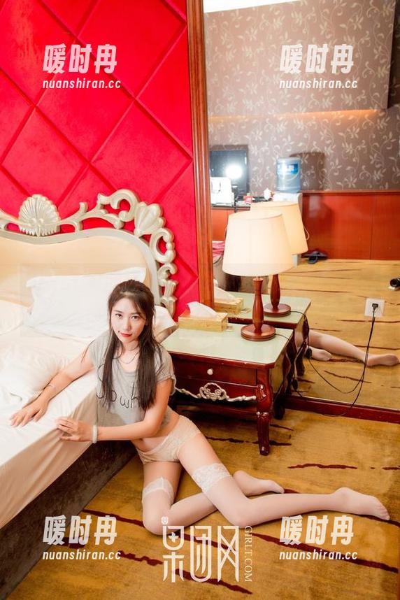 GIRLT果团网 - 图集里的白丝：黄歆苑教你如何优雅感受那条纤细！