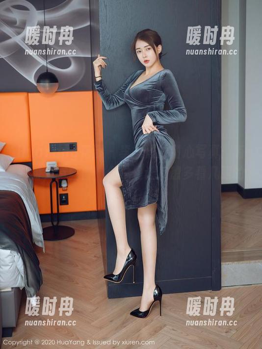 HuaYang花漾 - 李晨晨的甜心写真：有些甜，有些傻，但总是让人想多看几眼的原图。