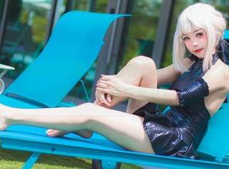 翻翻Kitkat Cosplay教室的图包，别留太久，不然后面的人排队等着借资源呀！