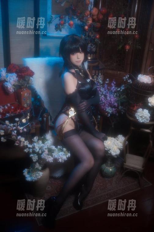吃东西的时候不要盯着高叉兔女郎图集，Quan冉有点饿说这不好…