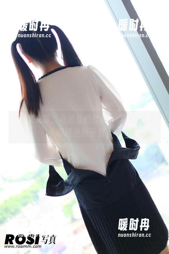ROSI来啦，海边私拍合集，真想把脚趾都埋进沙子里。