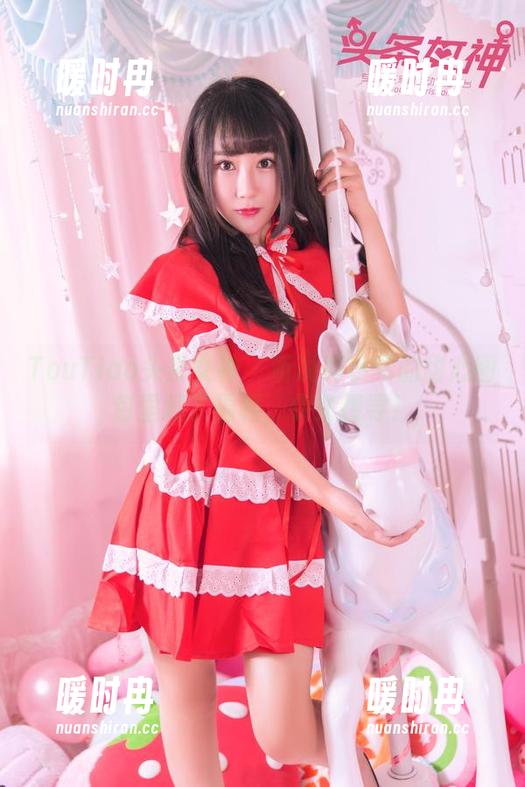 TouTiao头条女神-莫小希 TouTiao头条女神 - 听说莫小希的甜心图包里藏了福利,快来搜寻!