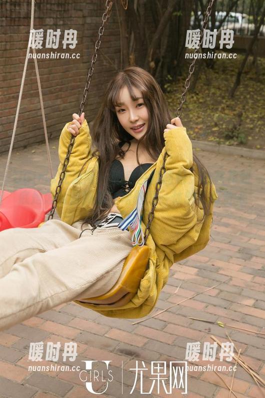 UGirls尤果网 - 私房白裙图包：杜花花到底是怎么做到和白裙融为一体的？好奇心满满！