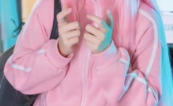 私房间看到Umeko J兔女郎，清纯和大胆之间的那条模糊线。