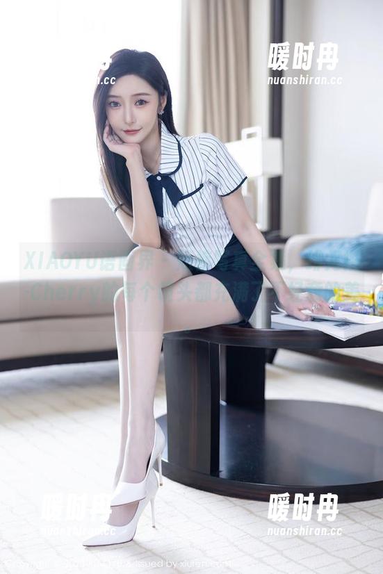 XIAOYU语画界 - 短裤写真全集，绯月樱-Cherry的每个镜头都充满了不经意的美。