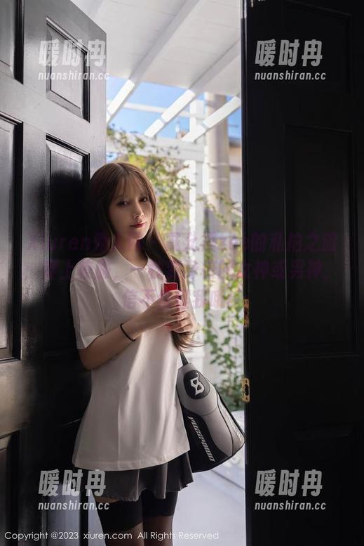 Xiuren秀人网-戴允祺zoe Xiuren秀人网 - 戴允祺zoe的私拍之旅:穿上校服,一秒变身校园女神或男神,信不信怪我哦!