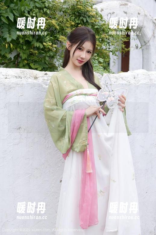 Xiuren秀人网-白芷yy Xiuren秀人网 - 泳衣里的日常幽默:观看白芷yy揭晓‘夏天的悲伤训练班’!