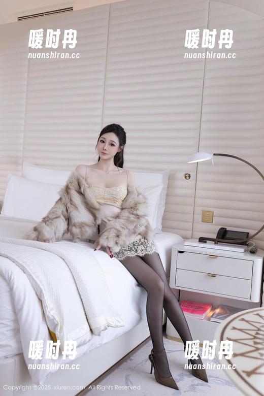 Xiuren秀人网 - 香澄在东京的办公室写真——就是不想跑路的隐秘角落。