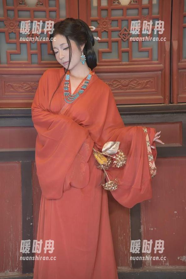 无聊的课本和叽叽喳喳的同学：yuuhui玉汇定制校服图集里每一帧都是段子！