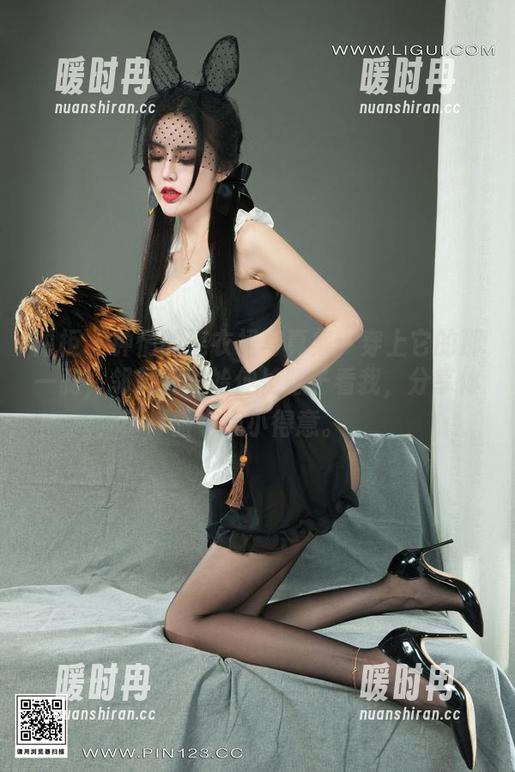 丽柜 - 钟情的连衣裙写真集：穿上它的那一刹，邻居都开始伸长脖子看我，分享体验有点小得意。
