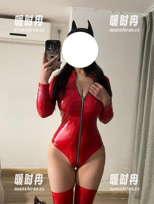 微密圈 - 看可馨juicy的写真集，真有种“血管要爆”的错觉