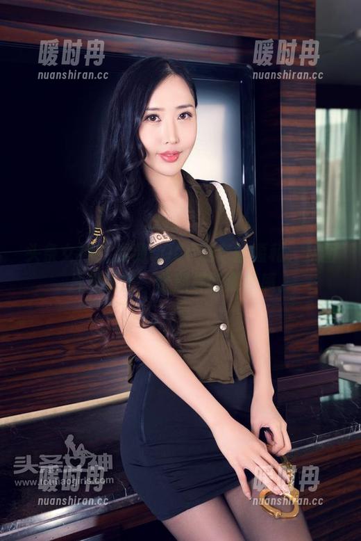 头条女神 - 找到COCO的灰丝福利，从图片里端出一份别样的清新感。