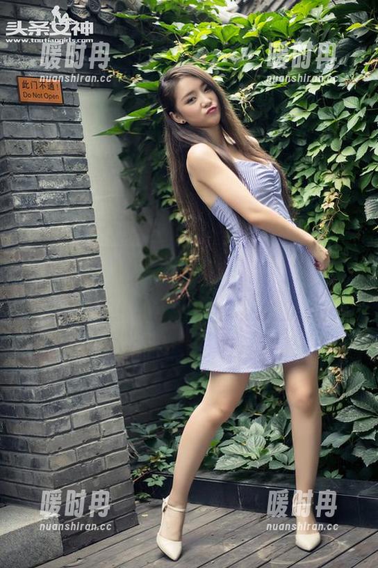 头条女神 - 白裙：刘瑾希的写真集分享，漂亮到我自己都想穿上试试