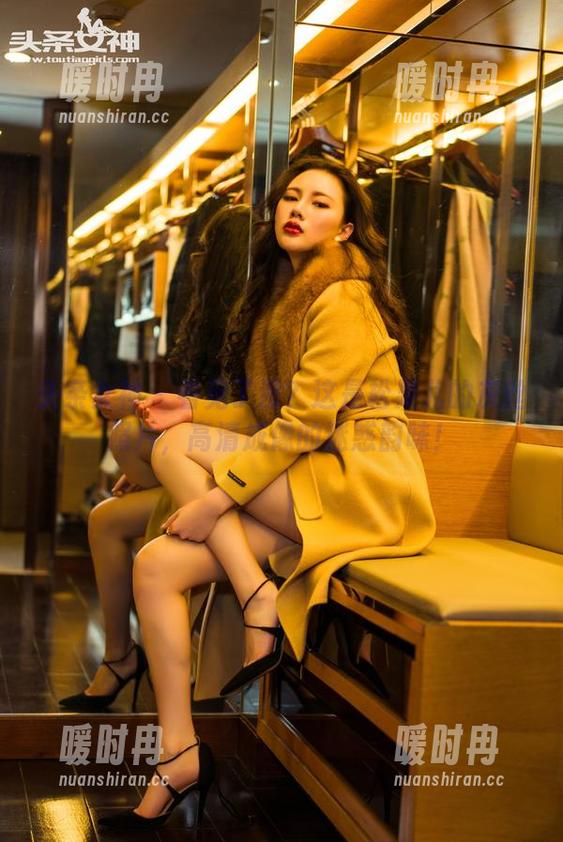 头条女神 - 看见了没？这是松果儿的灰丝照片，高清成像的迷惑韵味！