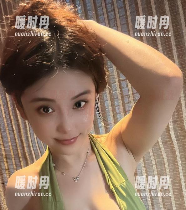 微密圈 - 奶雯和好友的双人写真，总让我扪心自问，我的另一半在哪？