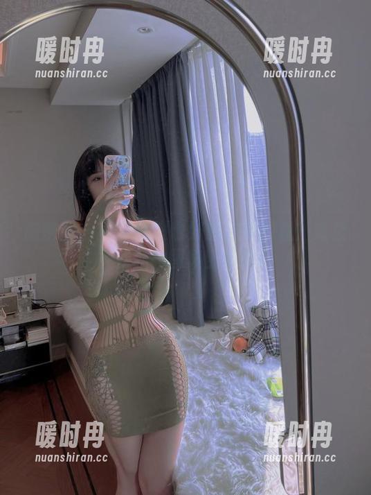 微密圈 - 不穿制服也好想让人围观！宋昱欣私拍图集上线啦