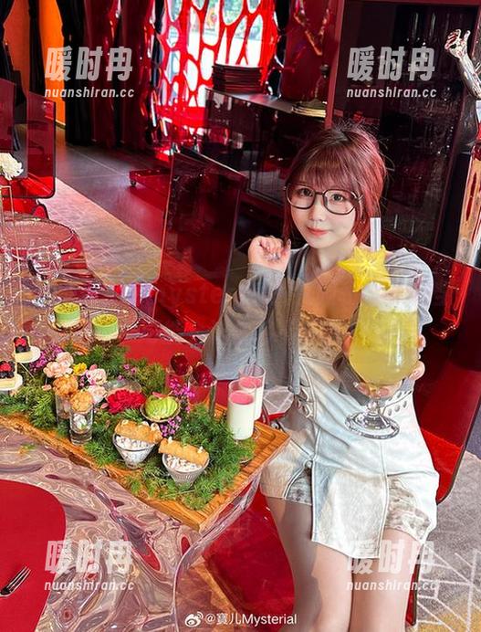 小心！宝儿mysterial的礼服和cos搭档可能会让你移不开眼