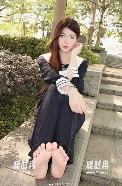 小众视觉 - 跳出圈外，圆圆的清纯图库等你下载，记得放空头脑！