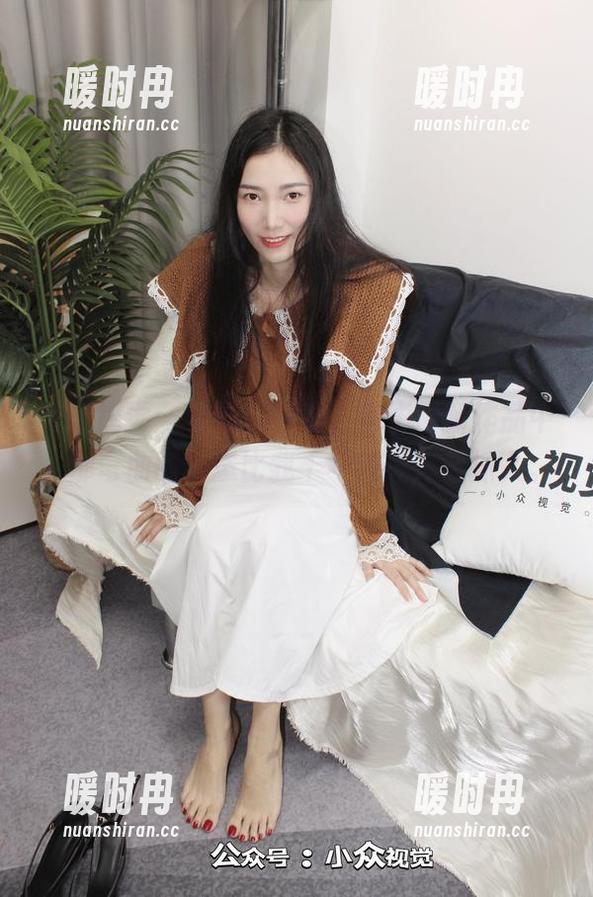 小众视觉 - 体操服写真，彤彤最新作品中，那弯曲的姿态比我十年的锻炼要抓人。