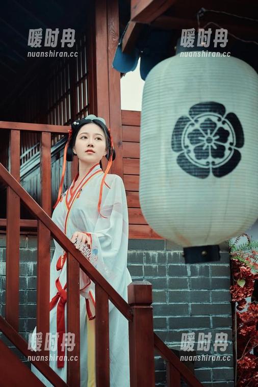 拿起年年Nnian的图包，赛博女孩带你飞翔在奇幻边缘！
