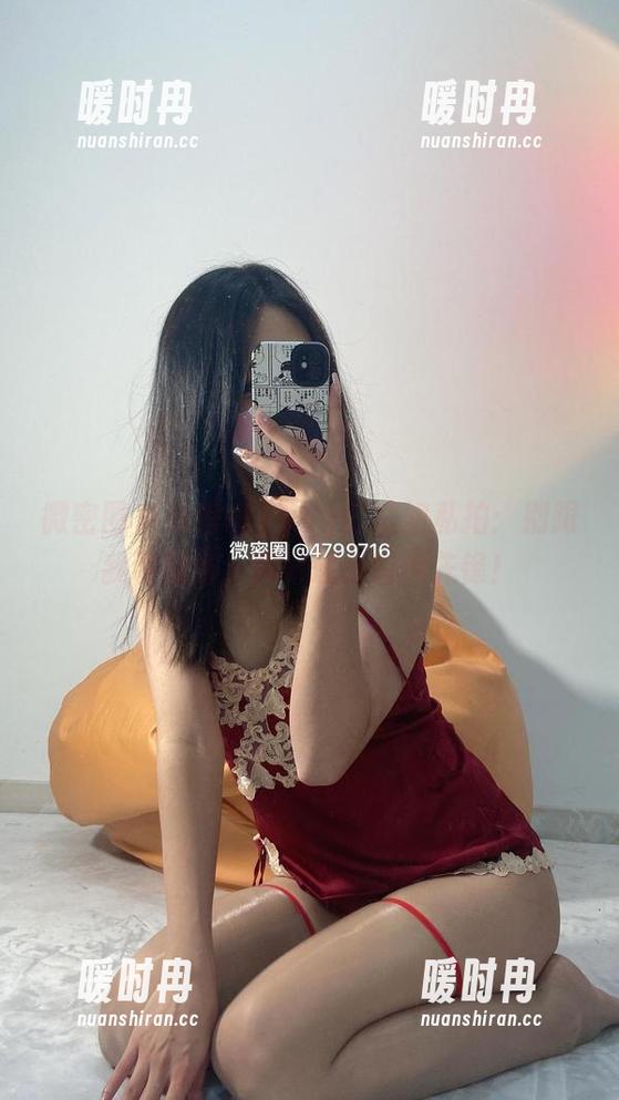 徐绾绾yyyy 微密圈 - 徐绾绾yyyy的空姐私拍:别跟我聊服务,我只想当时尚先锋!