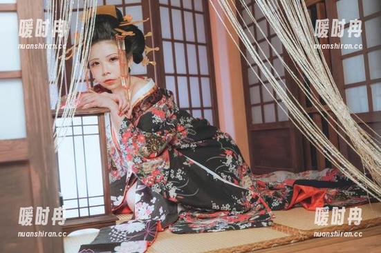 无颜小天使wy的运动写真：你能想象运动时会有cos鬼步舞吗？
