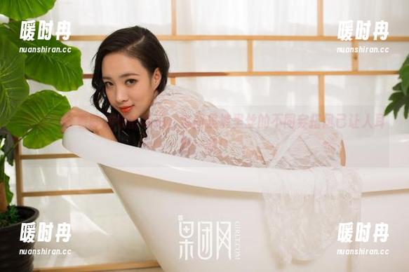 果团网 - 看陈迪娅的私拍，套图里裤里丝的不同穿搭风己让人耳目一新！
