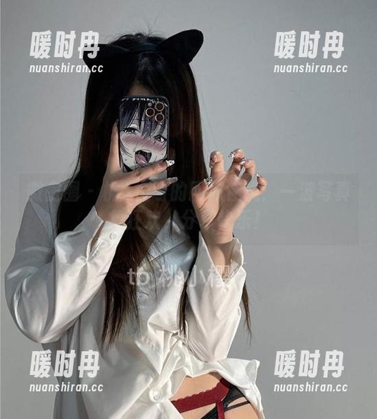 微密圈 - 桃沢樱呀的网袜佳境：一波写真集狂欢，分享快乐！