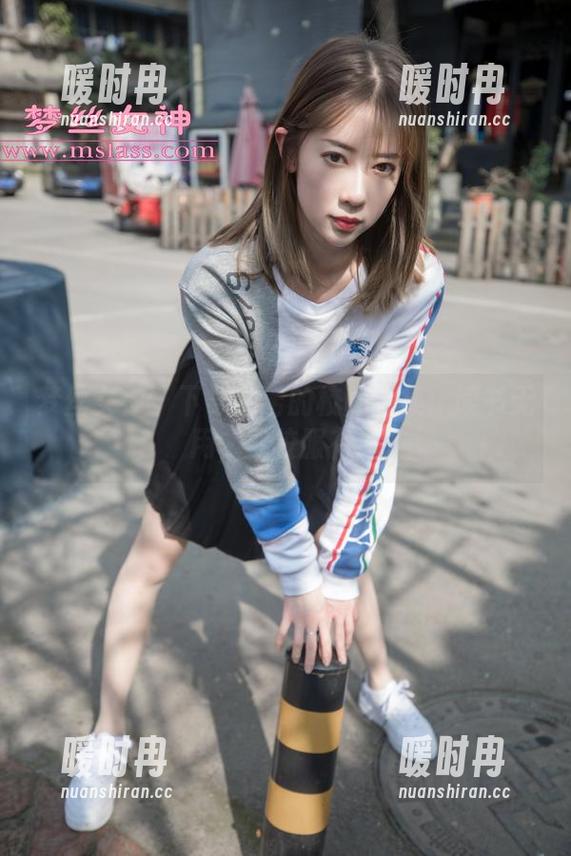 梦丝女神 - 下载刘诺的校服全集：读书无用，穿校服有道