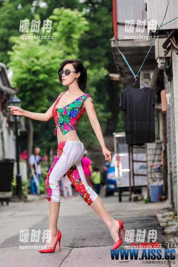 爱丝 - 你见过索菲以护士身份定制的图片吗？说不准会让你脸红哦。