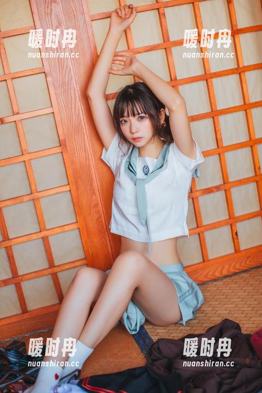 疯猫ss制服图包——下载前请确保身心健康，我们不负责！