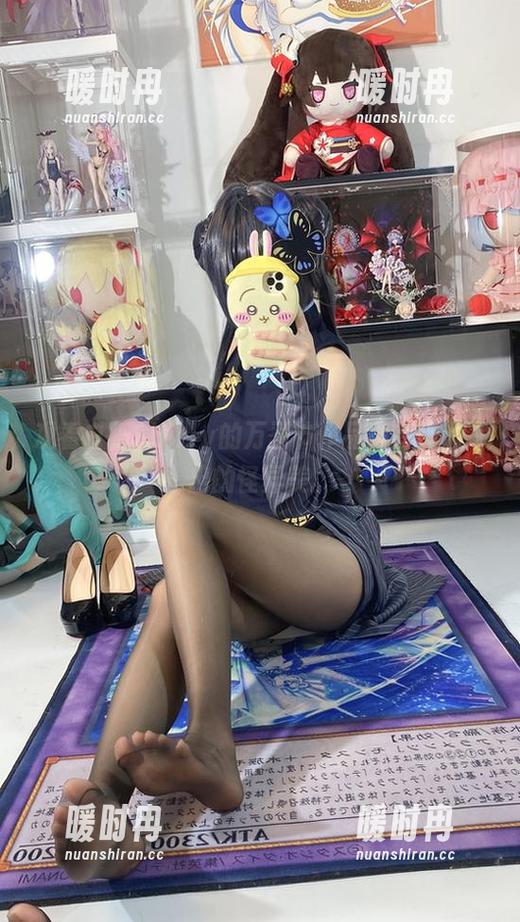 白栎Shirly 观看白栎Shirly的万圣节作品,有种说不出的怪异美。