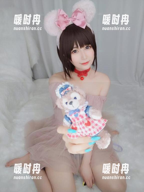 白银81再出击，水手服新写真和你想象得不太一样。
