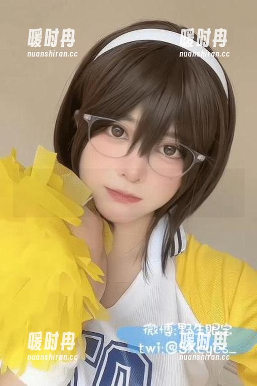 游来游去的眼酱大魔王w，泳池里的高清游戏在线