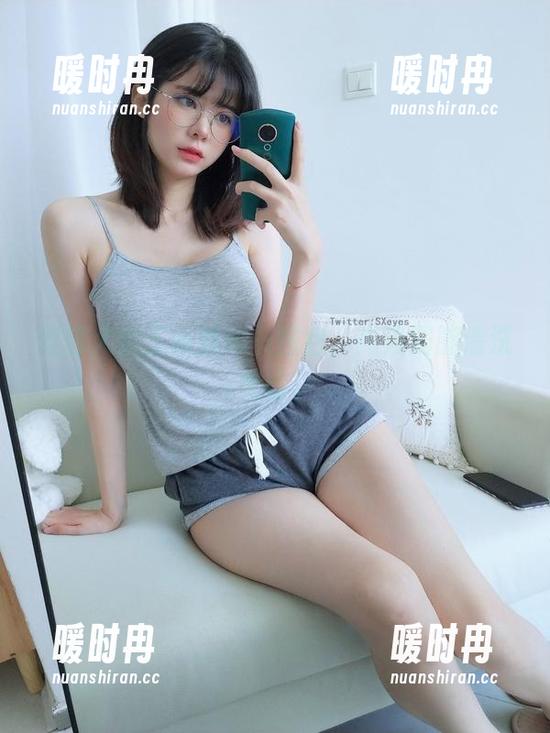 眼酱大魔王w的秘书图包，高清到能清洗灵魂。
