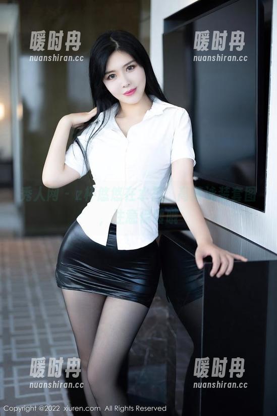 秀人网-z杯悠悠 秀人网 - z杯悠悠在水里,高清泳装套图,注意保暖哦
