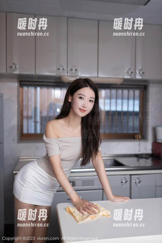 秀人网 - 周于希Sally的旅拍又来了，更新的图片让我很好奇，她在旅程中都迷失了多少个自己呢？