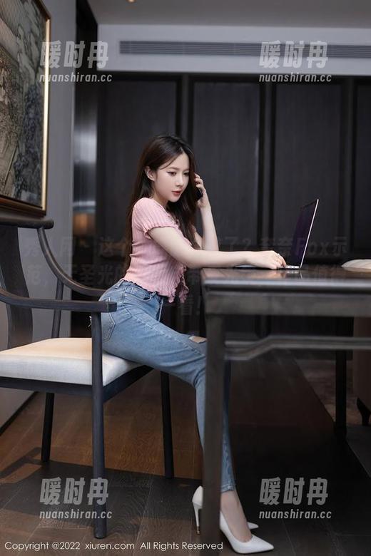 秀人网-奈奈Fox 秀人网 - 这个体操服太炫了?奈奈Fox示范,无圣光的效果自带反光镜,作品值得一看!