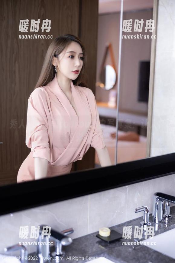 秀人网-媃柔rourou 秀人网 - 媃柔rourou黑白写真集:让人怀疑色彩的分享会