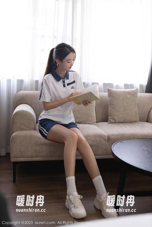 秀人网-李宓儿 秀人网 - 看这李宓儿双人图包,奇怪的是,明明是两个,但视线就只落在她身上呢!