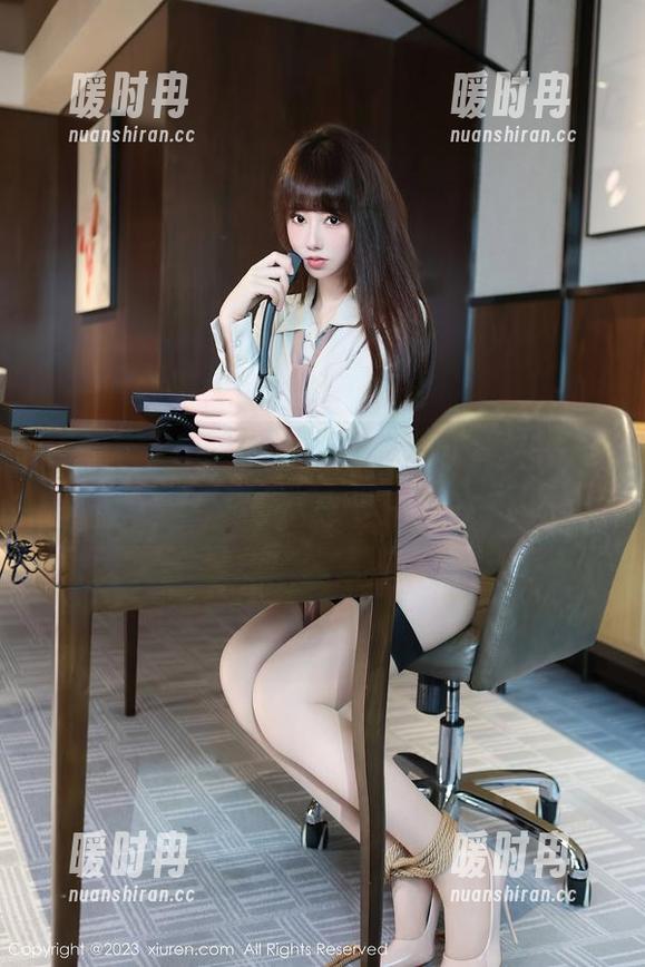 秀人网 - 汁汁的猫扮演时刻：眼镜下的迷人视角，精选美图！
