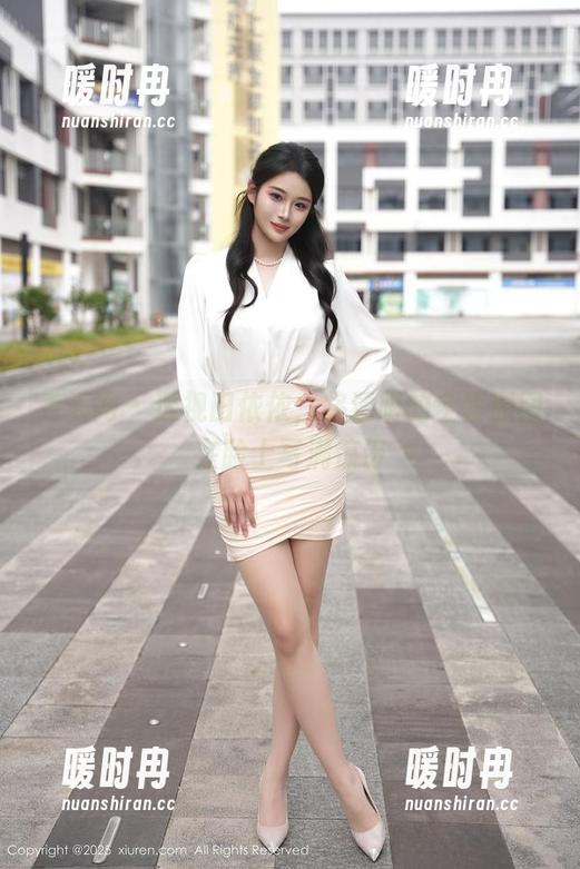 秀人网 - 透视田依依，将透明的全套原图在脸上写满惊讶