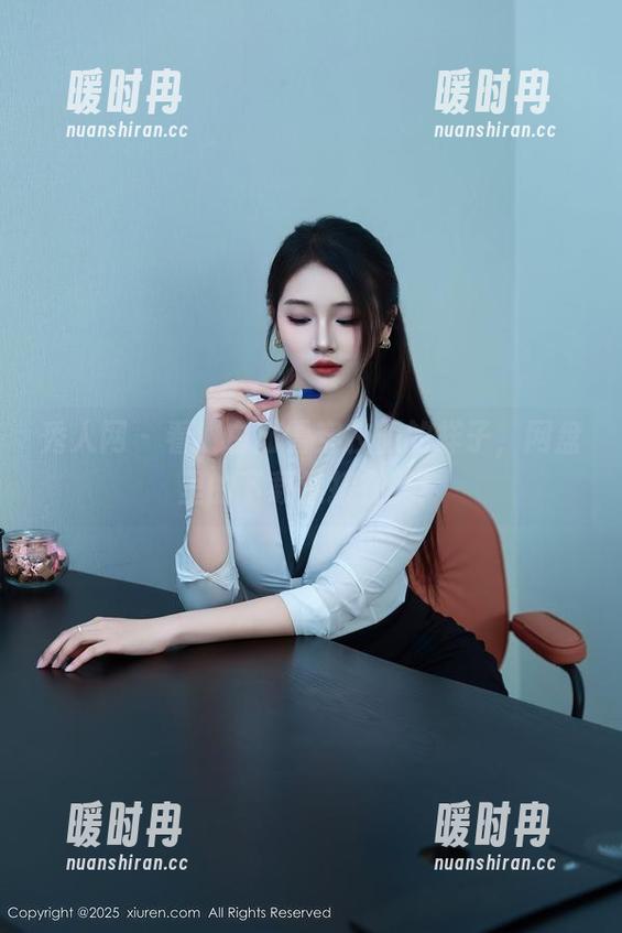 秀人网 - 看！白茹雪穿校服的样子，网盘里的下载链接在此！