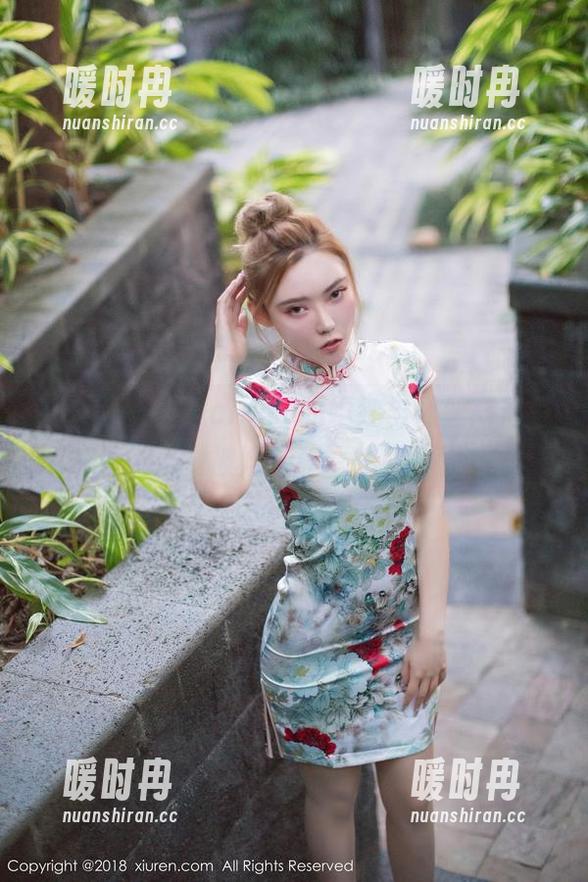秀人网 - 筱慧cindy的婚纱与黑丝高清写真：感觉被婚姻和诱惑同时围攻