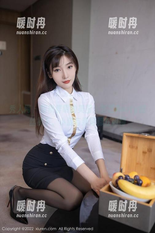 秀人网 - 旗帜鲜明的美图：芝芝Booty的丝袜下、小腿与翘臀都在闲聊