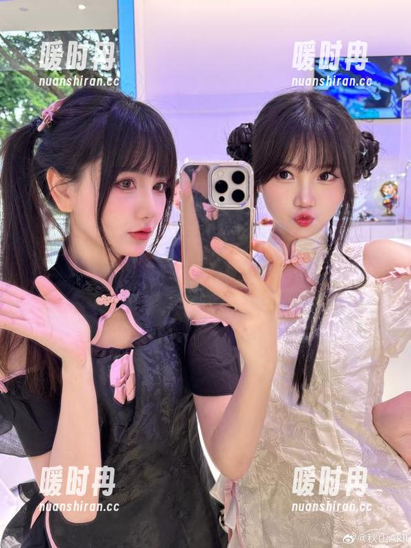 免费欣赏秋山AkI的镂空写真，居然没要我付费！