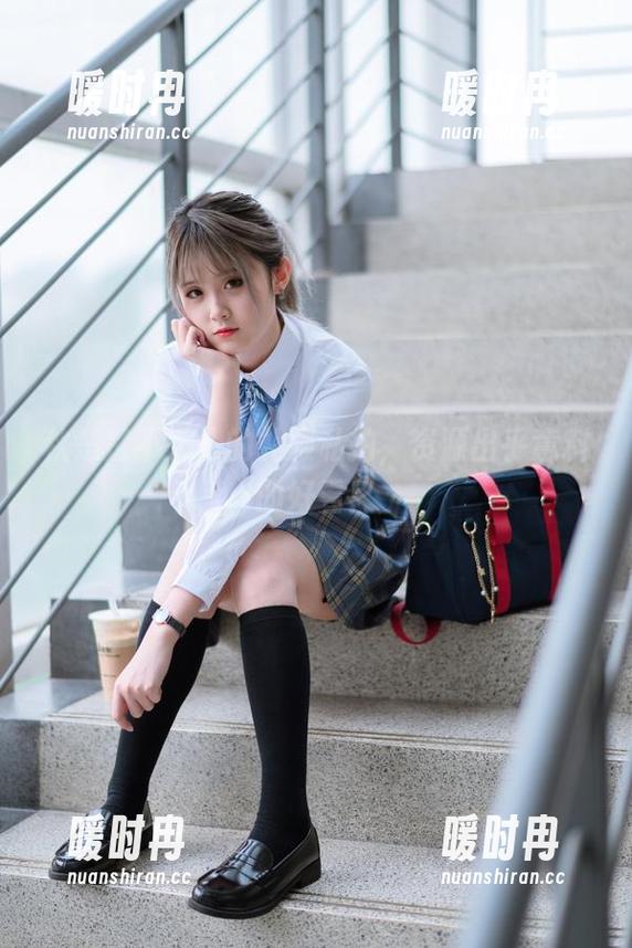 秋楚楚不秃头的礼服私拍，资源出乎意料的好看！