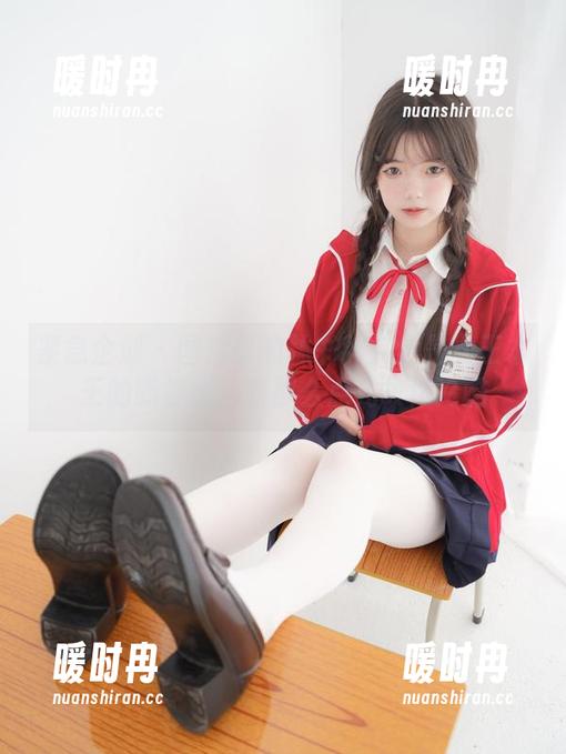 紧急企划 - 图片里的林书辞完全是女王本王的即视感，有那么点儿故作冷酷