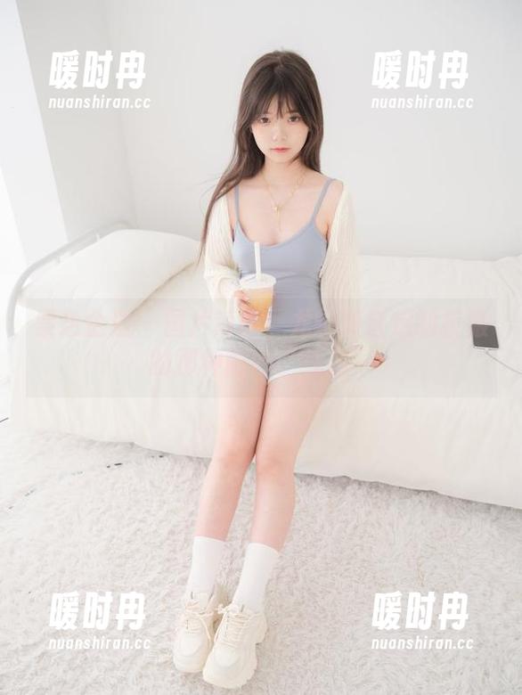 紧急企划 - 图片说话：龙崎聆音定制校服的那种微妙“气息”
