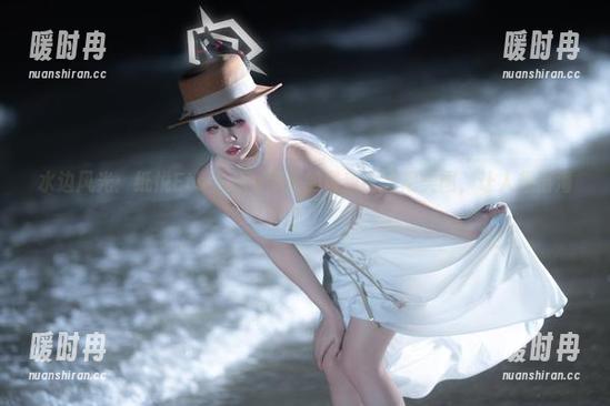 水边风光：纸悦Etsu_ko带来的最新比基尼美图，让人想出海了！